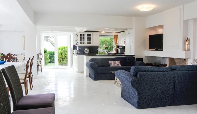 Luxurious Villa in Mavro lithari in Anavissos