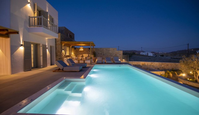 Luxurious Villa with garden, outdoor pool, barbeque, in Panormos