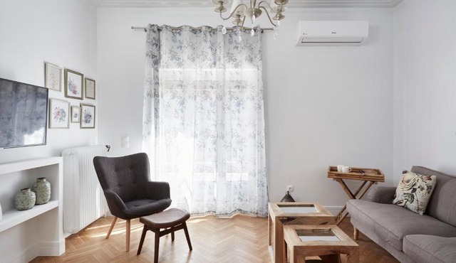 Luxury n Chic Athens Museum Apt in Athens