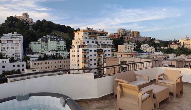 Luxury Penthouse w/Jacuzzi, Sea View, Billiards – Eagle’s Nest Vollga