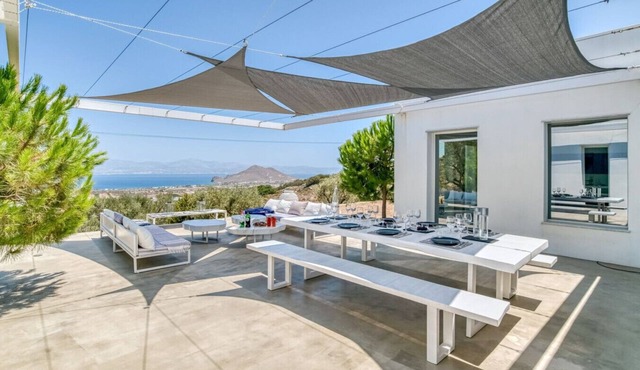 Luxury standards in great location in Kostos