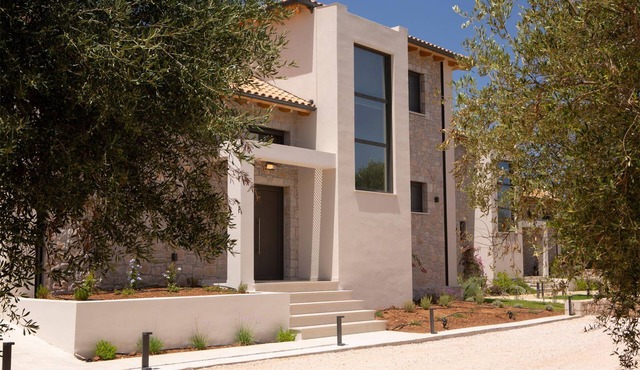 LUXURY VILLA KARIDIA