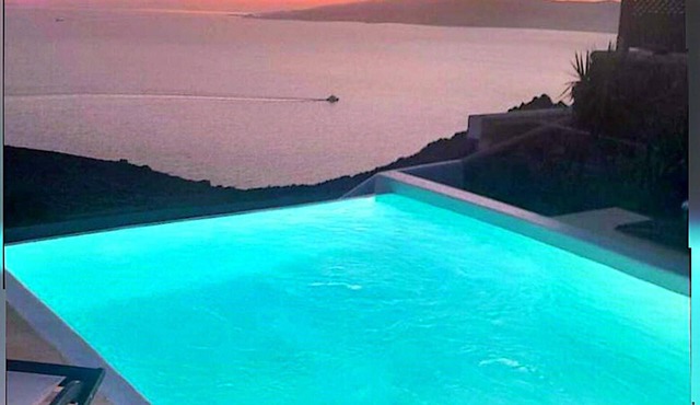 Luxury villa with pool and sunse view! in Μυκονος