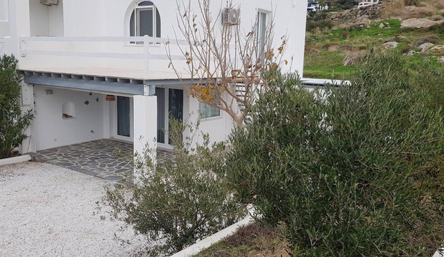 Maison sa Terrasse et son Jardin à 5 Minutes de la Plage Paradisiaque in Orkos