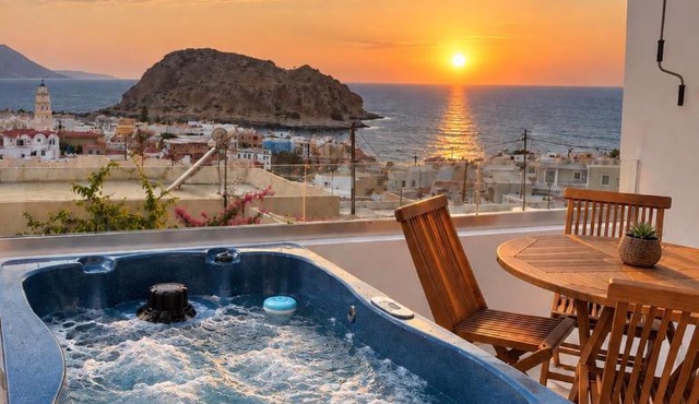 Majestic View Villa - Outdoor Jacuzzi in Karpathos