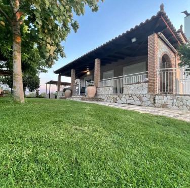 Mama’s Sunshine Garden Villa in Pyrgos