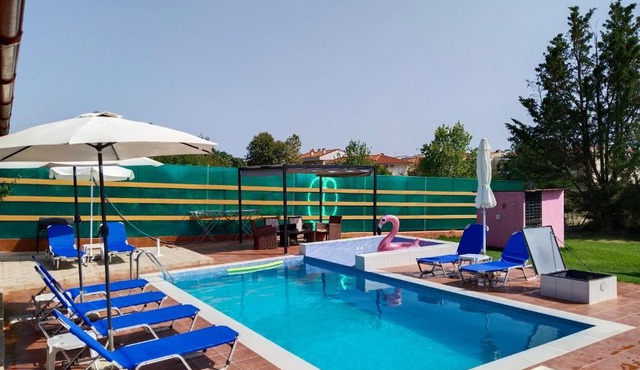 Maria Lemoni swimming pool apartment