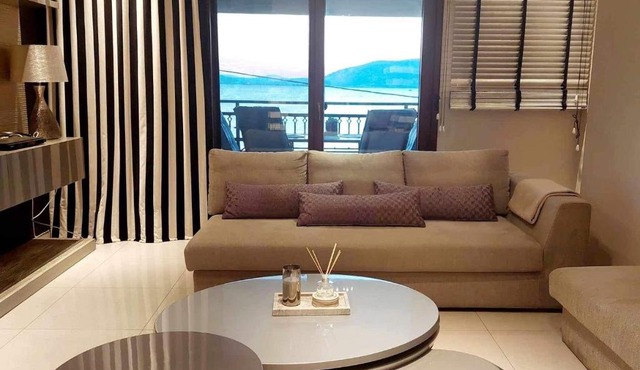Mary's Luxury Apartment in Volos