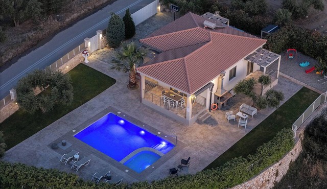 Merastri villa,2-bedroom house at Asteri ,near Rethymno town. Tranquil scenery