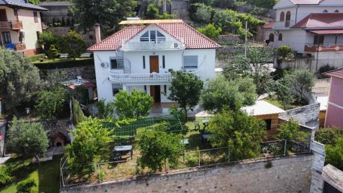 Meti Guest House