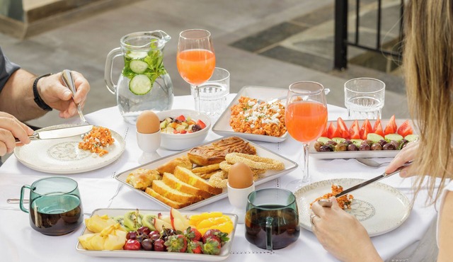 Meydani Suites
