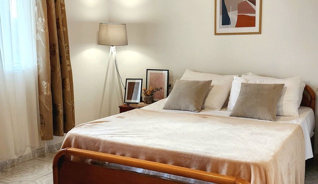Mia Guest House | Simple, green & spacious villa