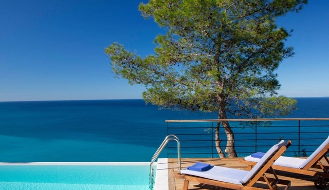 Milos Bay Villas- Brandneue moderne Villa mit spektakulärem Blick auf den Stran by Interhome
