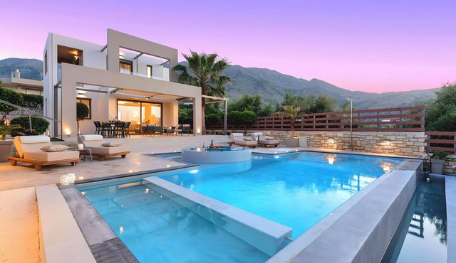 Minoas Villa Heated Pool 8 guests in Georgioupoli