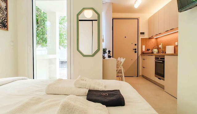 Modern Retro Hideaway in Elliniko K2 in Athens