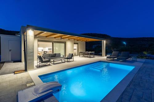 Navelina Villa II