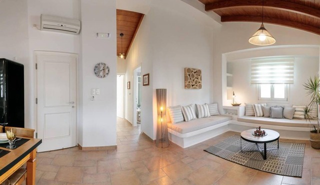 Naxos Chalkion Beautiful Detsis House with jacuzzi in Chalkio