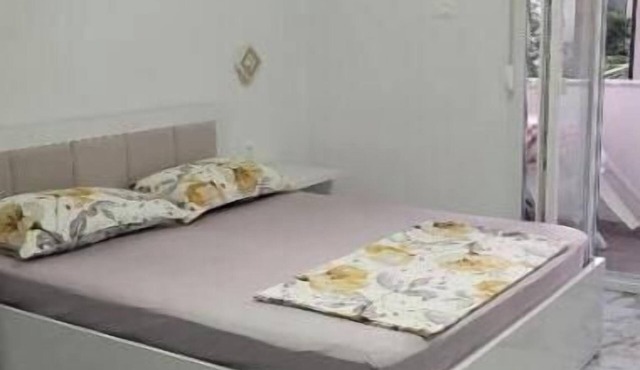 NEAR Guest House: Double Room with Park View