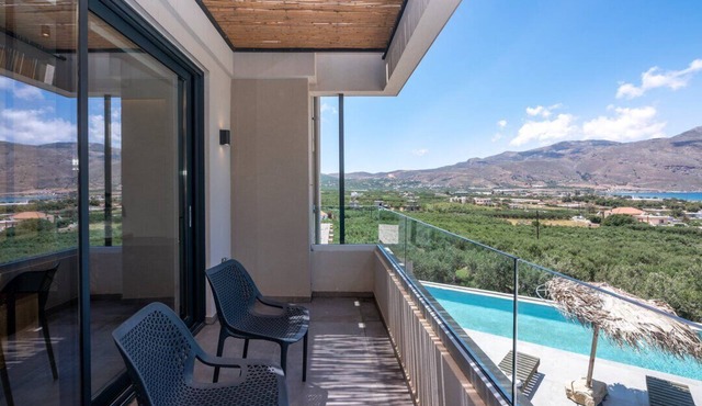 Nusa Retreat- 3 Bedroom residence - Seaview infinity private pool in Kissamos