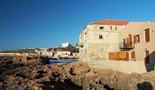 Ocean Wave's seafront villa