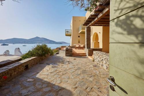 Ochre Dream, Beach front & Sunset villa Naousa in Naousa