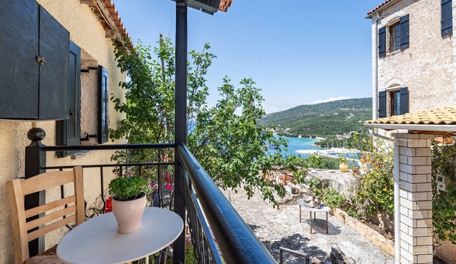 Old Manor Cottage House 4 with Sea View, Wi-Fi, and Air Conditioning in Syvota