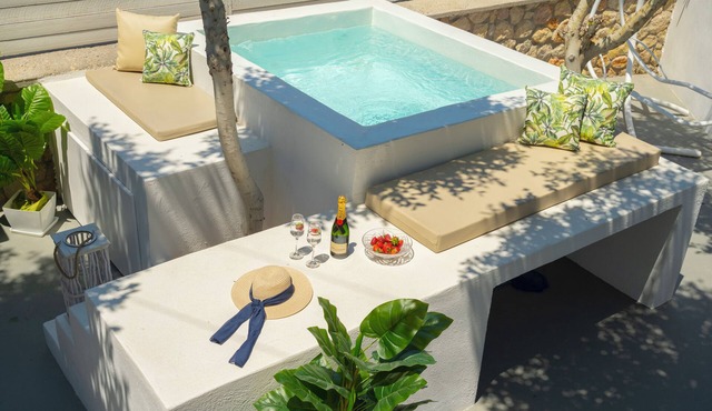 One Bedroom Apartment with jacuzzi "Loukas & Emma"