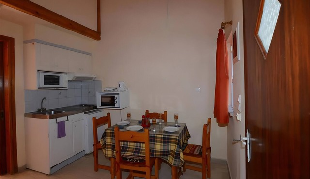 One-Bedroom Apartment 8