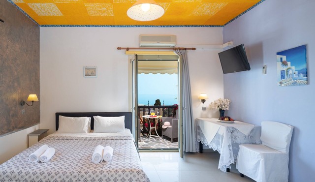 One Private Studio with stunning full sea view, shared pool and Ac
