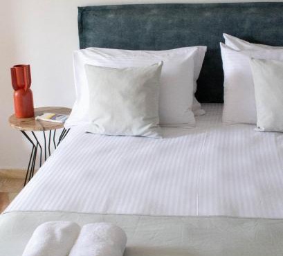 Oniropetra Luxury Suites