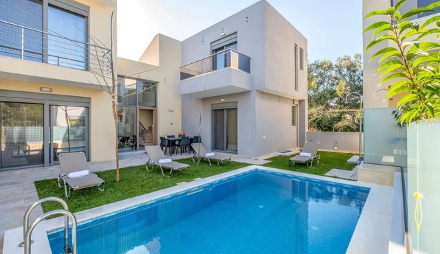 Park View and near the Sea Villa with Private Pool in Chania
