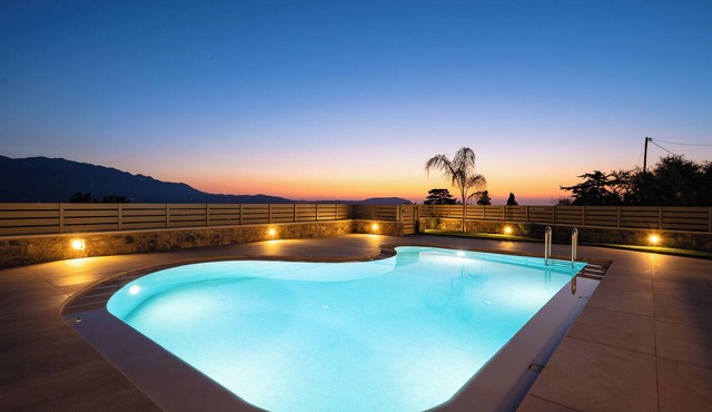 Peaceful Luxury Villa with Private Pool See View and Mountain View in Χανιά
