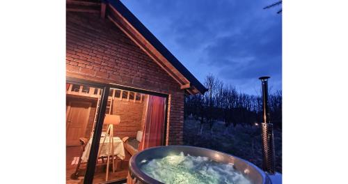 Peaceful Villa with Hot Tub - Jacuzzi