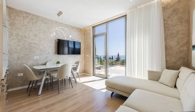 Pearl Coast Drymades | Elegant 2BR Apartment by PikHost
