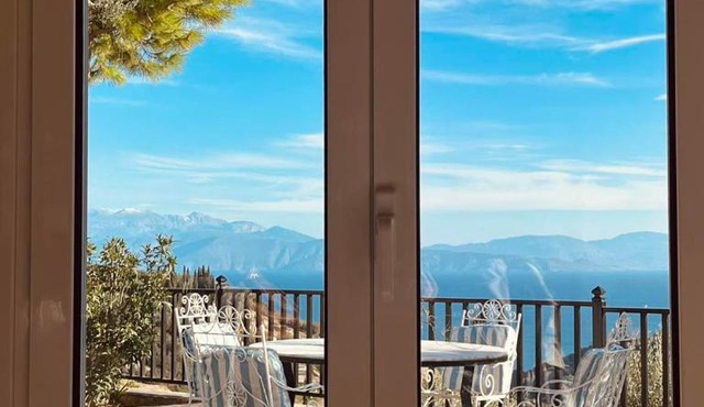 Peloponnese Hideout - White House with Sea View