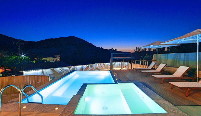 Perla Villas with Heated Pool