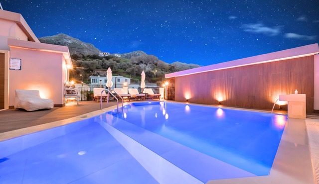 Petroktisto Luxury Villa Heated Pool & Jaccuzzi