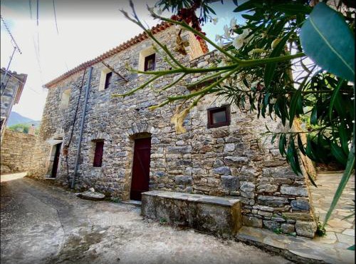 POLLY FOURNAROU tower-house in Miléa