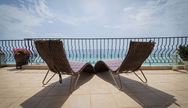 Poseidon Seafront Apartment by RentalsPro