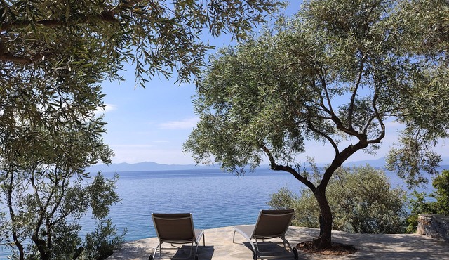 Private beach seaside house in Kato Gatzea