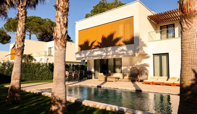 Private Pool Oasis | Beach Resort in Plazhi San Pietro