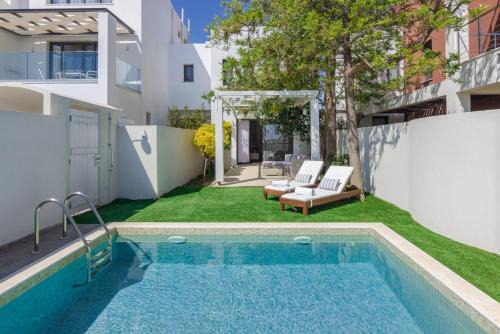 Private Romantic Villa with Pool - Aura in Skalánion