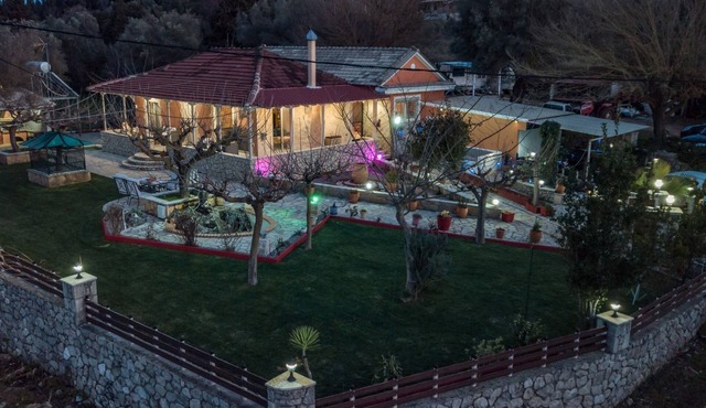 Quiet private house with large kitchen and large living areas