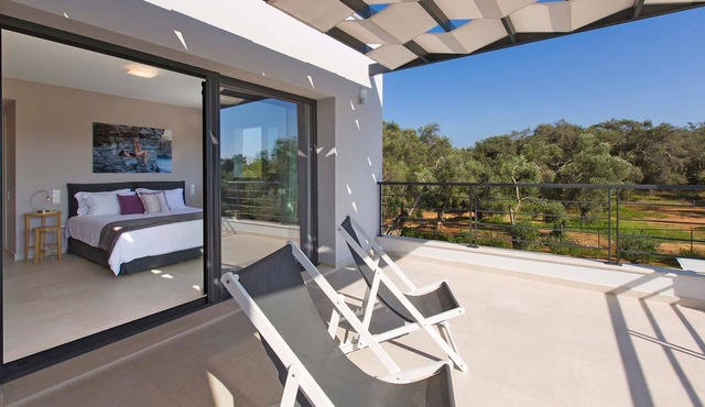R 1384 Paradisun Villa with BBQ (charcoal), Garden & Sun loungers in Corfu