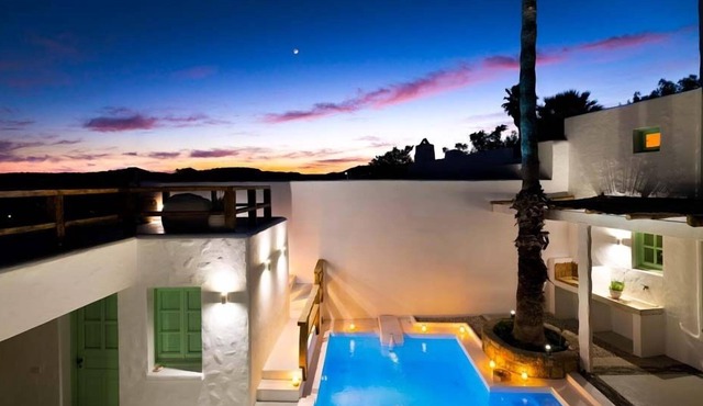 R 5035 Villa Gellert with Brick Built BBQ, Oven & Dining Facilities.