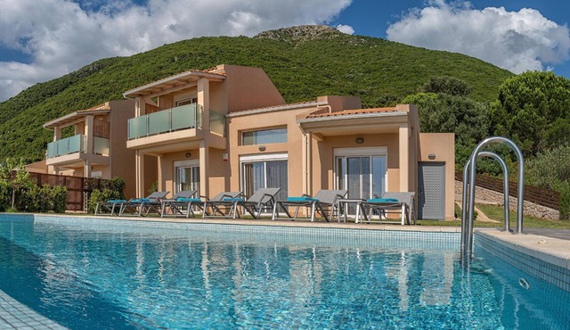 R 962 Villa Claes with Garden View, Netflix & Pool View.