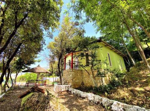 Ramo's Green Beachside Retreat - Cozy 2 Bedroom Home