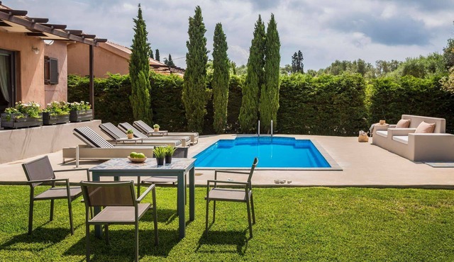 Raxi - Two Bedroom Villa, Sleeps 4