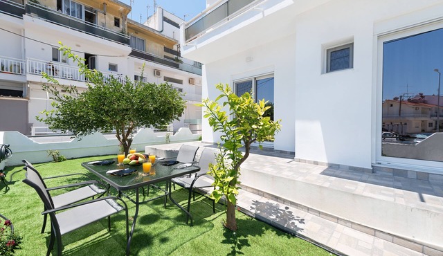 Rhodes Rose flat with garden and jacuzzi in Ρόδος