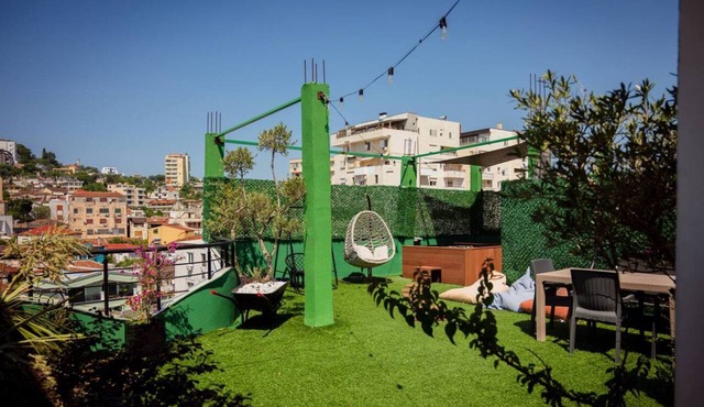 Rooftop Apartment w/Garden & Jacuzzi